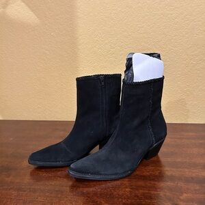 Coconuts by Matisse black distressed suede boots Size 7 NEW